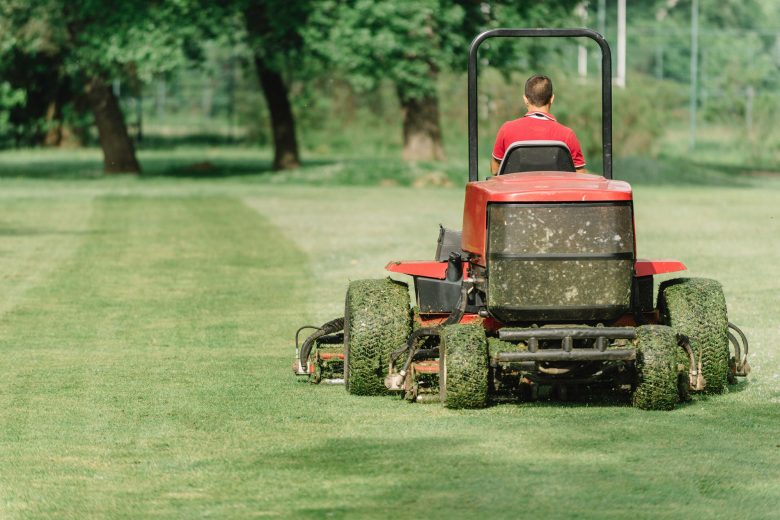Golf course maintenance equipment, fairway mower